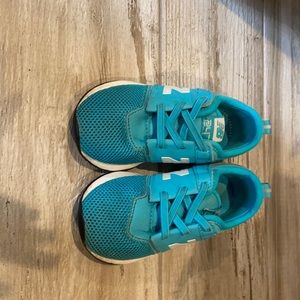 stringless, aqua blue, new balance toddler shoes!